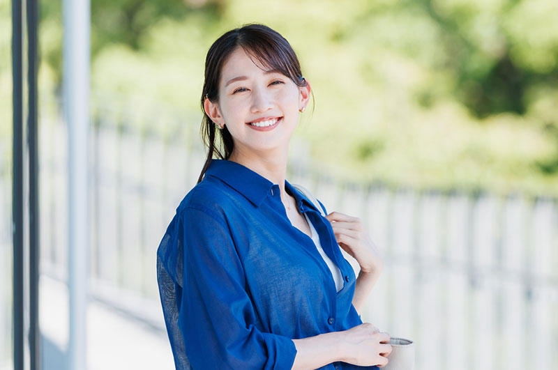 笑顔の女性